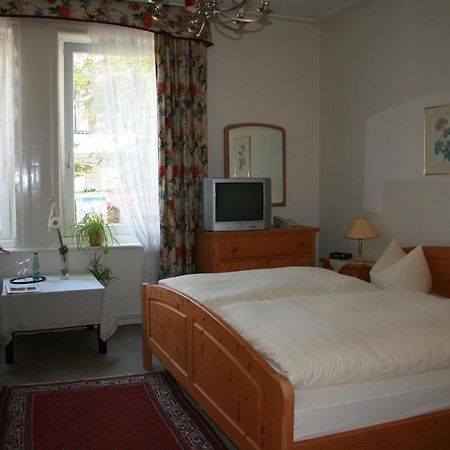 Hotel Zur Krone Бад Пирмонт Екстериор снимка