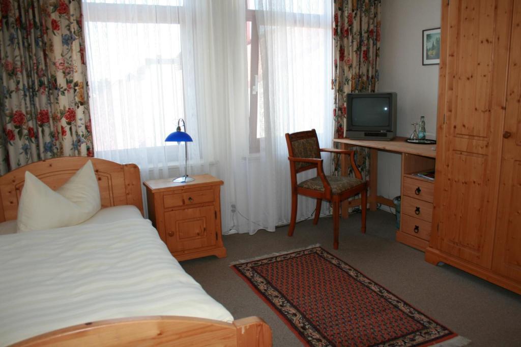 Hotel Zur Krone Бад Пирмонт Екстериор снимка